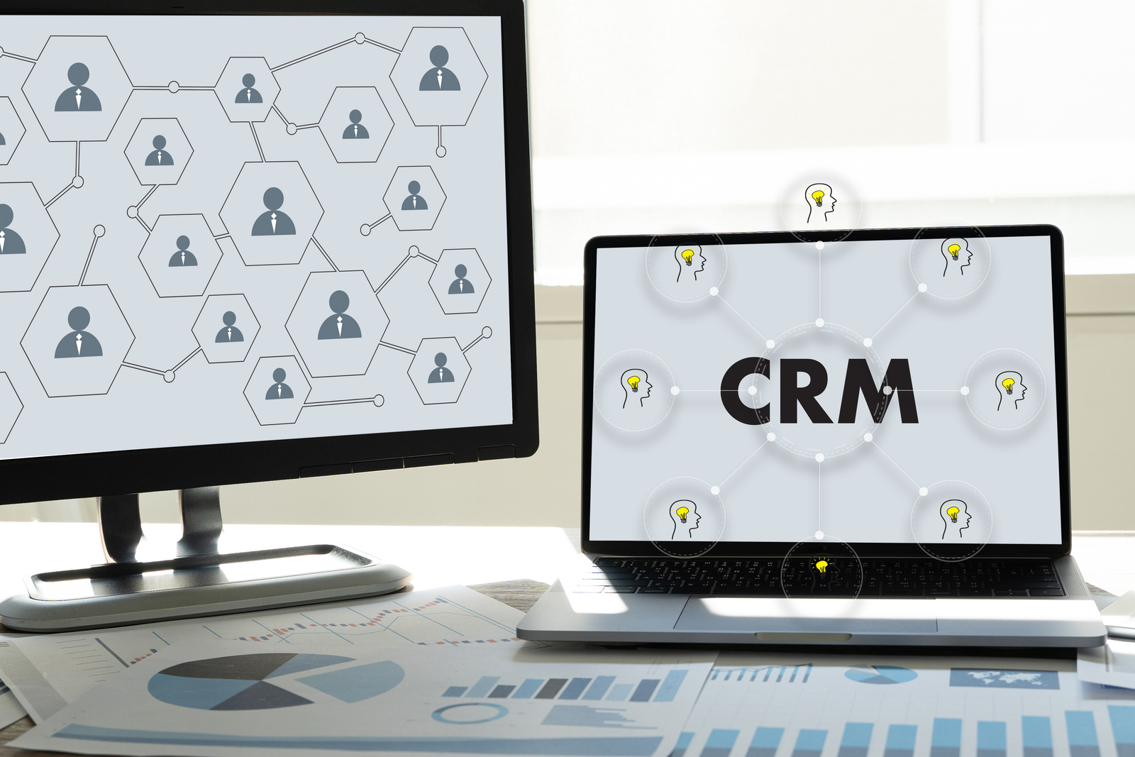 Иллюстрация: парта — Для чего нужна CRM-система бизнесу и какие задачи она решает