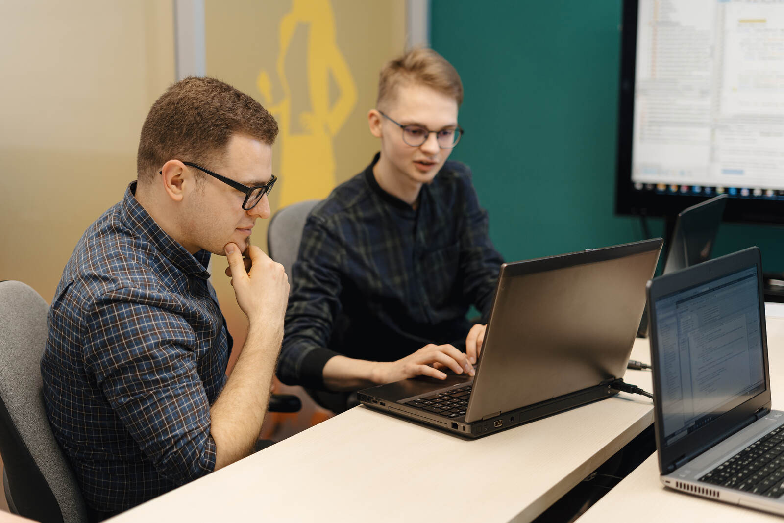 Иллюстрация: разработчики — Чем отличается от product и project manager