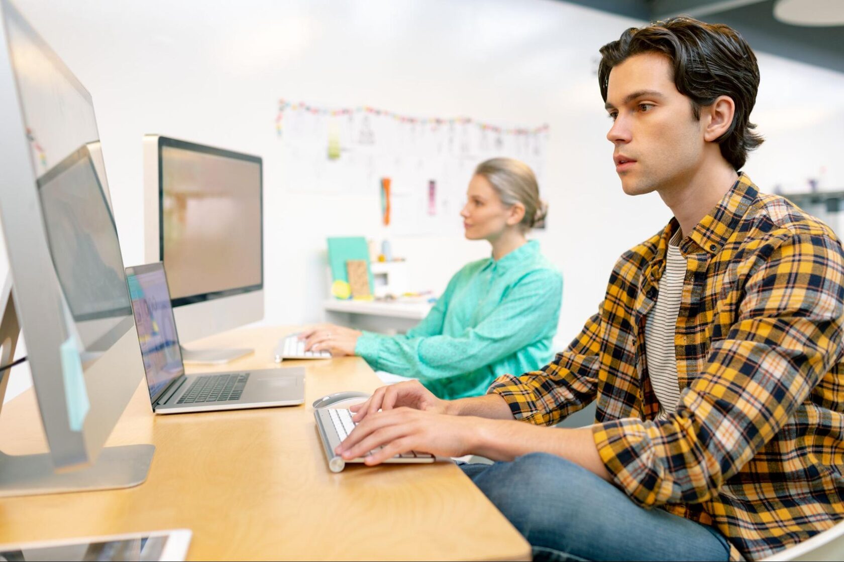 Иллюстрация: стол — EdTech (Эд Тех) компании – что это такое